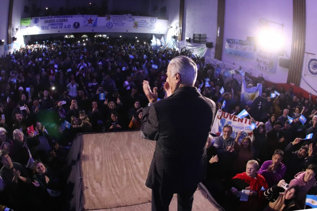 El cierre de campaña de Juan de Jesús contó con el apoyo de representantes de organizaciones sindicales y de organizaciones sociales.