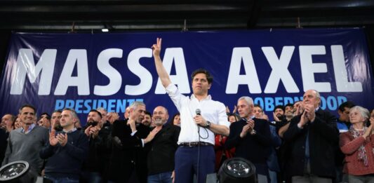 En medio del fuerte revés que sufrió el oficialismo en las PASO 2023, el gobernador de la provincia de Buenos Aires, Axel Kicillof, arrasó en la provincia.