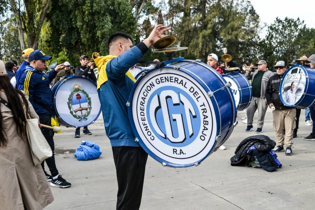 Los fierros de la CGT Regional La Plata en el acto de lanzamiento de Alak en La Plata, hace un mes. 