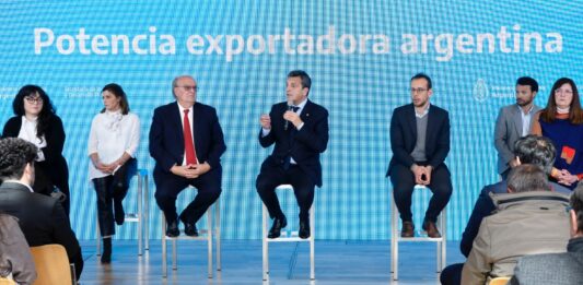 El ministro de Economía, Sergio Massa, sostuvo que el objetivo de la medida es la de "promover exportaciones con valor agregado".