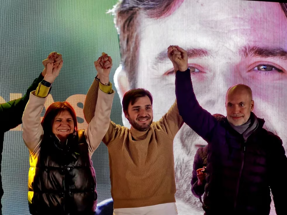 Patricia Bullrich y Horacio Rodríguez Larreta festejando la victoria de Ignacio Torres, el gobernador electo de Chubut. La idea es que la foto se repita este lunes con Jorge Macri.