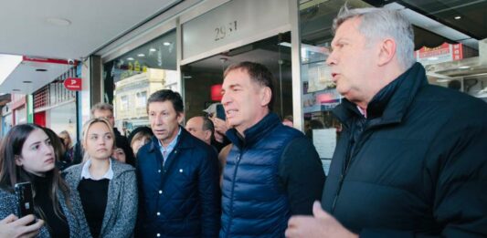 La fórmula a Gobernador bonaerense de Juntos por el Cambio, Diego Santilli y Gustavo Posse, pasearon por San Martín y dieron un discurso contra la inseguridad.