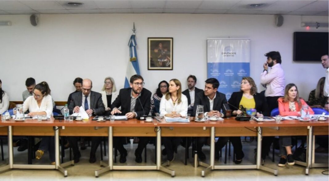 Las comisiones de Asuntos Constitucionales y Legislación General trata este viernes la ley de protección de datos personales, que busca actualizar la normativa vigente.