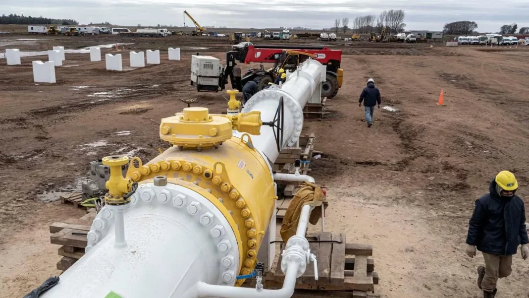 El Gobierno nacional reconoció la importancia del Gasoducto Néstor Kirchner y anunció que finalizarán la obra en un mes.