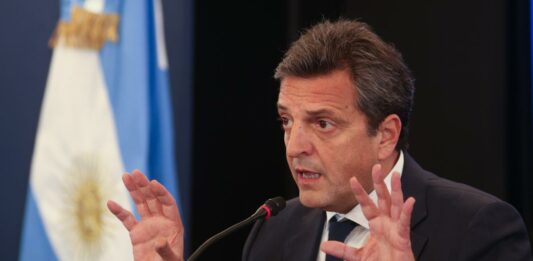 El ministro de Economía, Sergio Massa, dio las razones acerca de la violenta subida que registró el dólar blue en las últimas semanas.