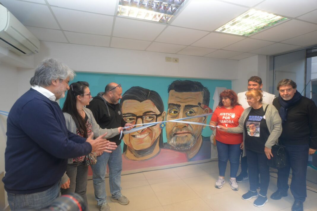 A cinco años de la Tragedia de Moreno, los ministros bonaerenses, Walter Correa y Alberto Sileoni, encabezaron un acto homenaje a Sandra y Rubén, del que también participaron familiares, docentes y referentes gremiales.