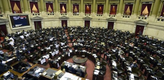 La vicepresidenta electa, Victoria Villarruel, adelantó cuáles serán las primeras leyes que enviaria el mandatario libertario, Javier Milei, al Congreso. Todos los detalles.