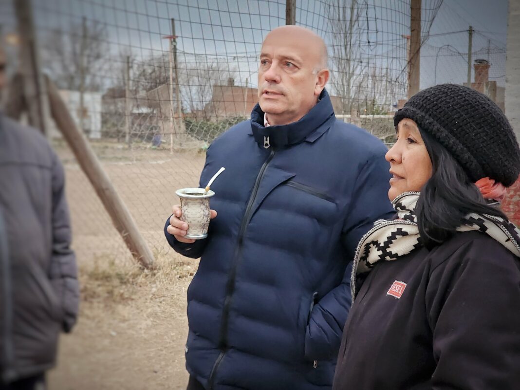 El precandidato de Bahía Blanca, Andrés de Leo, presentó su plan de obras públicas relacionados con las principales problemáticas del municipio.