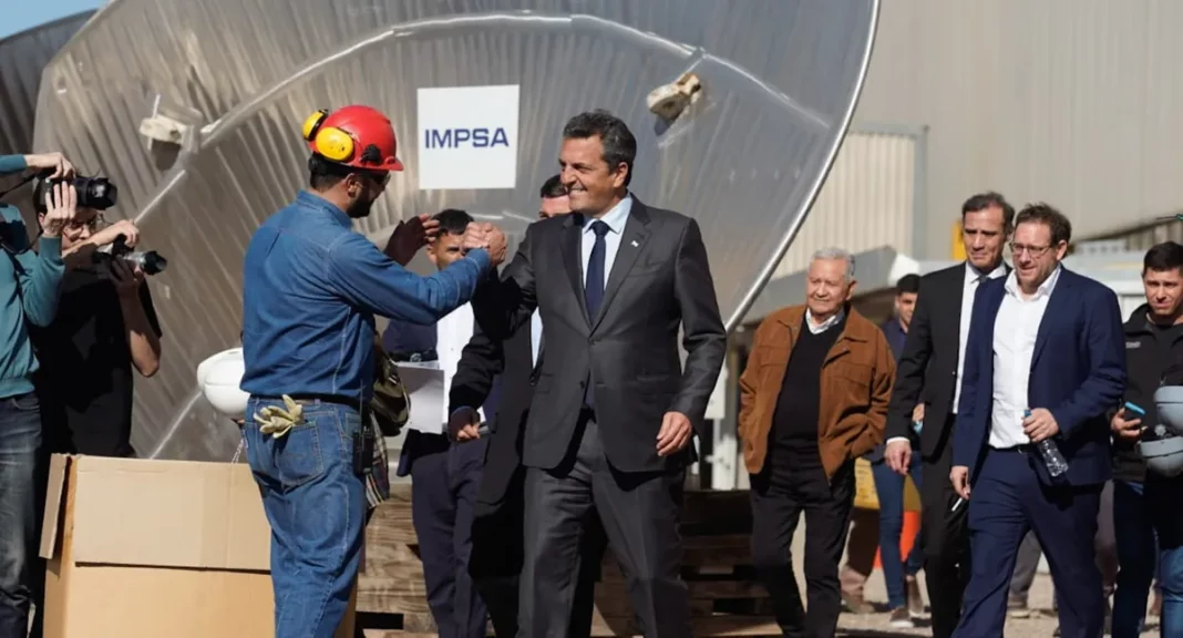 El precandidato presidencial, Sergio Massa, recorrió Mendoza como parte de su campaña electoral, pese al mal desempeño del peronismo en esa provincia.