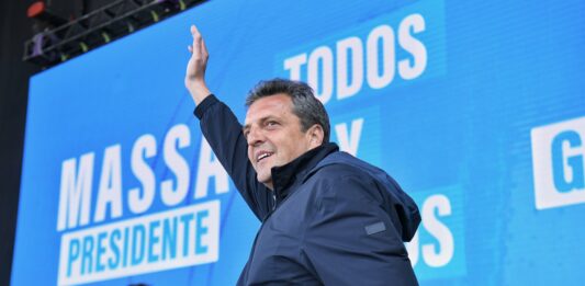 Tras el primer debate presidencial, legisladores bonaerenses de UxP, salieron a bancar por redes sociales al ministro de Economía y candidato del oficialismo, Sergio Massa.