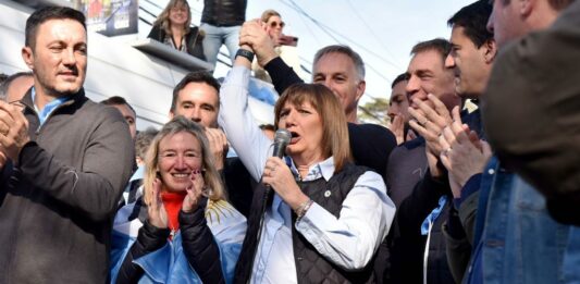 La candidata presidencial de Juntos por el Cambio, Patricia Bullrich, confesó este jueves en Córdoba que aprendió de los “errores de la gestión de Mauricio Macri”.