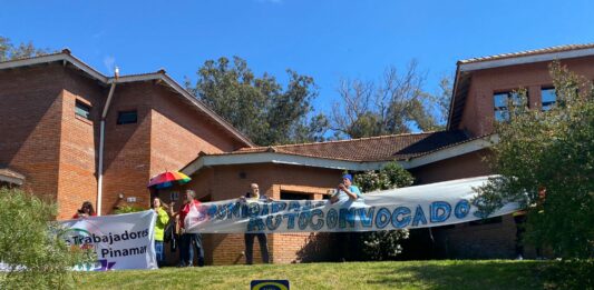 Diferentes facciones de la FESIMUBO se movilizaron en solidaridad con los trabajadores municipales de Pinamar.