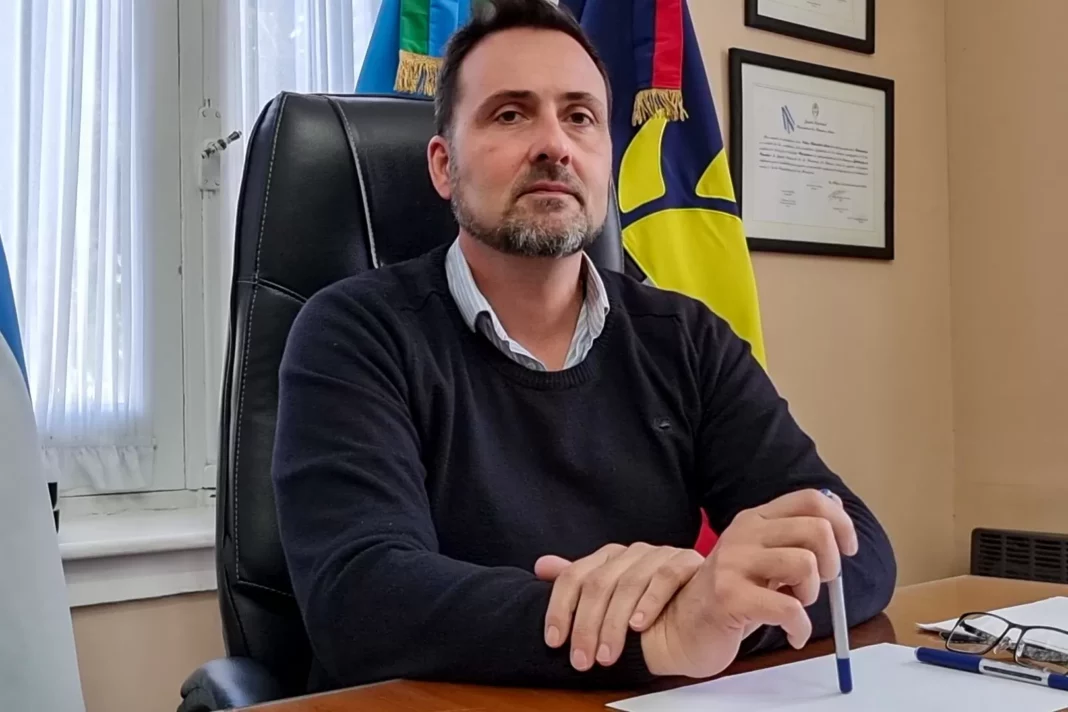 Dos gremios convocaron a paro de 48 horas ante la negativa del intendente de Chacabuco, Víctor Aiola, a pagar el bono de 60 mil pesos.