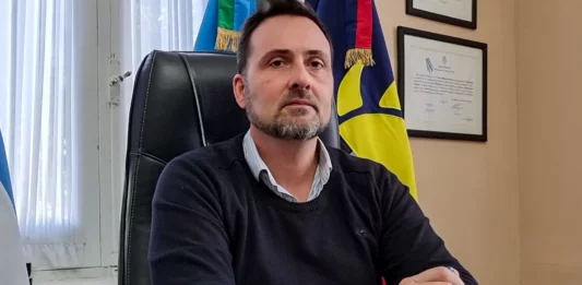 Dos gremios convocaron a paro de 48 horas ante la negativa del intendente de Chacabuco, Víctor Aiola, a pagar el bono de 60 mil pesos.