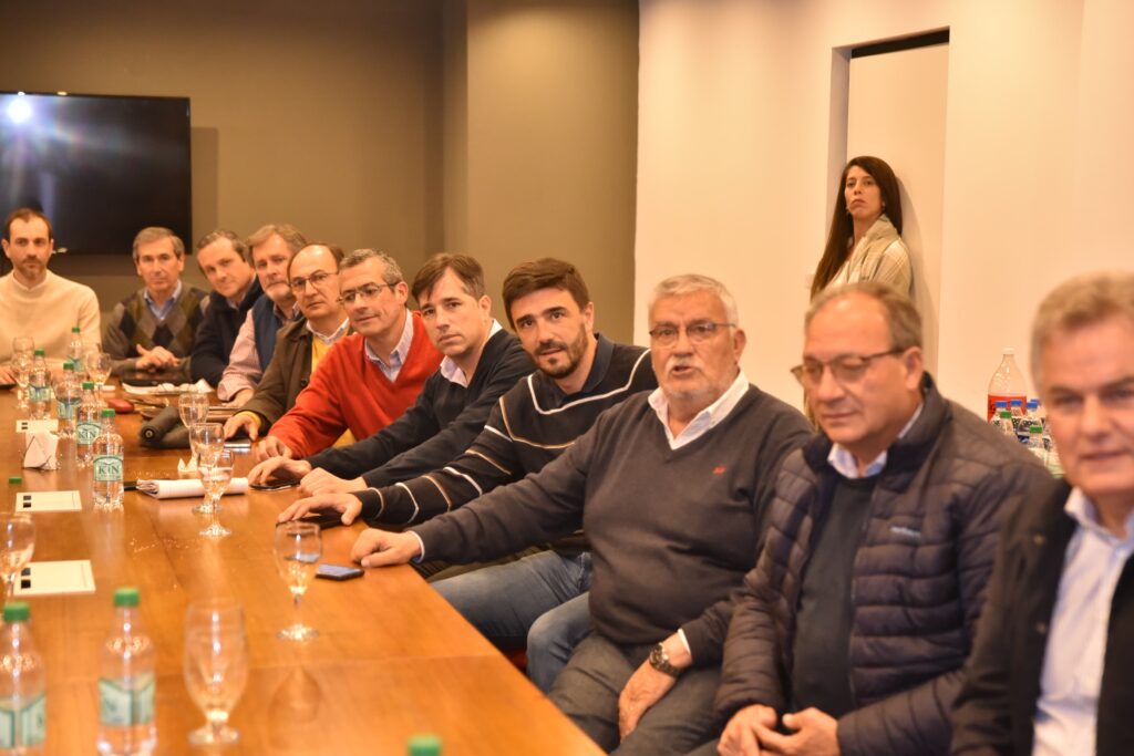 Intendentes de Juntos se congregaron en la Comité Provincia de la UCR por los fondos adeudados de Axel Kicillof.