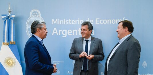 El candidato presidencial de Unión por la Patria, Sergio Massa, aterrizará este martes en Neuquén, con una apretada agenda de actividades.