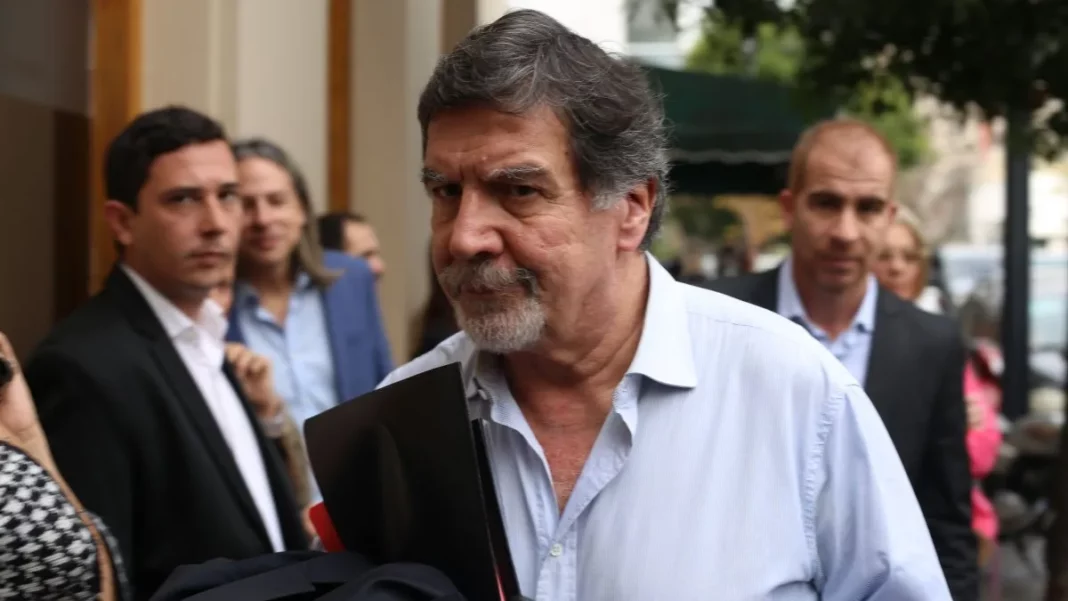 Tras las olas de calor, Sileoni anunció la compra de equipos para afrontar el verano en las escuelas.