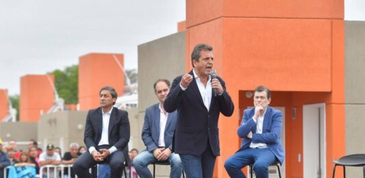 Massa encabezó una entrega de viviendas en Santiago del Estero y defendió la coparticipación que hizo posible el crecimiento del Norte Grande.
