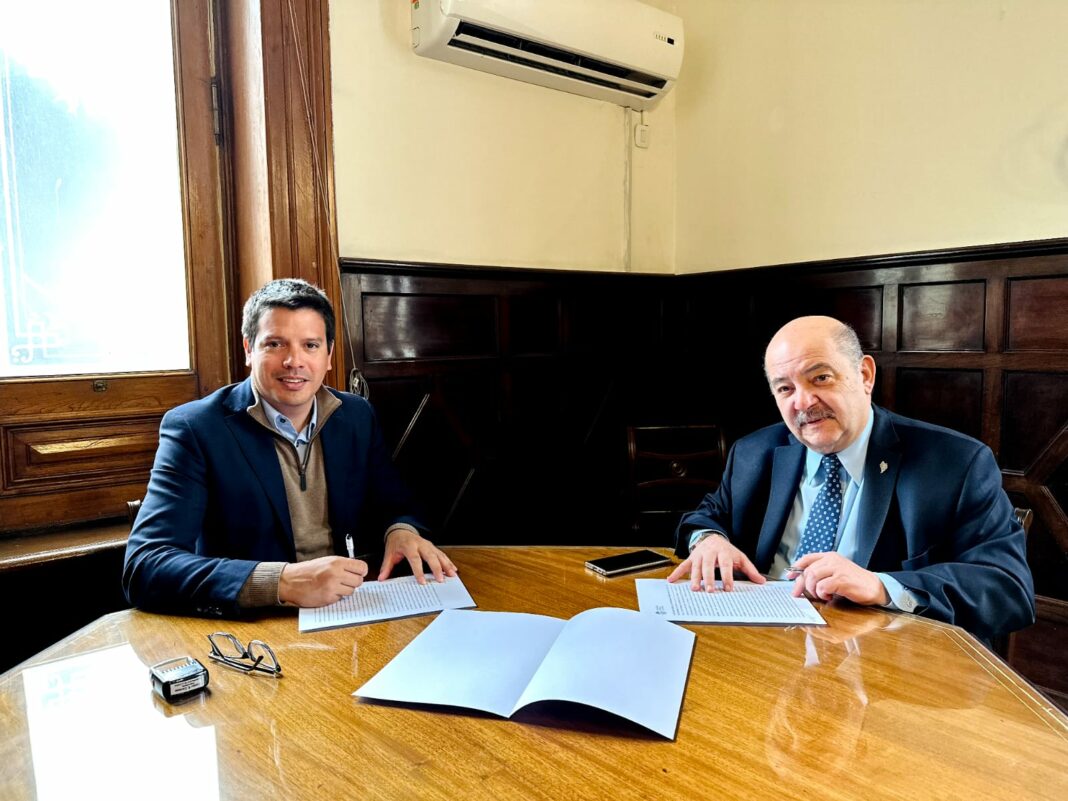 El intendente de La Costa firmó un convenio con la UNLP que pemitirá poner en marcha 