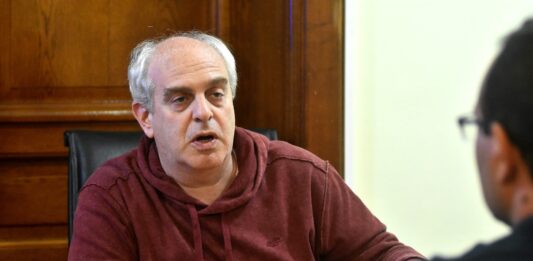 El jefe del bloque de Juntos en el senado bonaerense, Alejandro Rabinovich, cruzó al gobernador de la provincia de Buenos Aires, Axel Kicillof.
