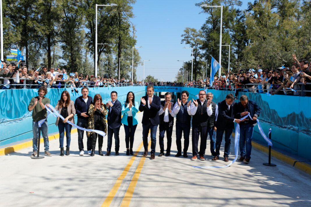 El ministro de Economía, Sergio Massa, anticipó este sábado que “en las próximas horas”se anunciarán más medidas de alivio económico para autónomos, informales y pymes.