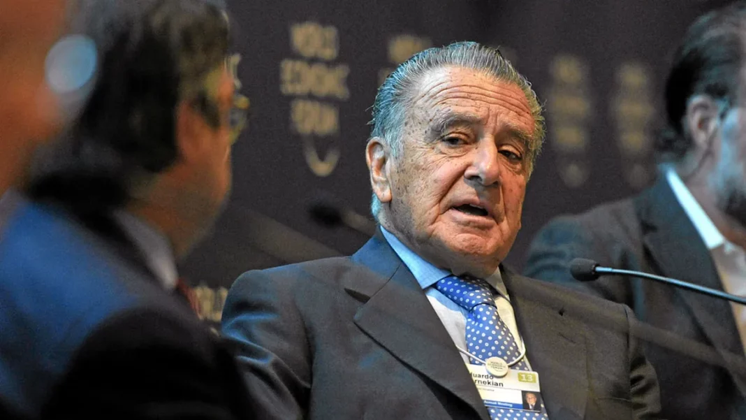 El reconocido empresario Eduardo Eurnekian, que está ligado a la figura de Javier Milei, cruzó al candidato libertario por insultar al Papa Francisco.