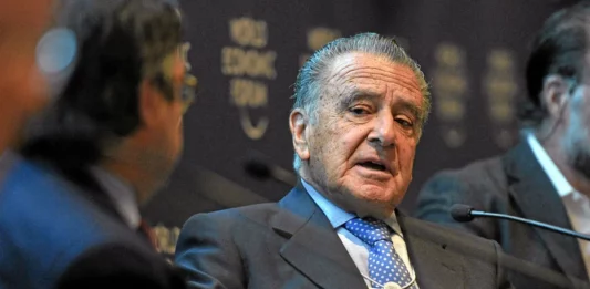 El reconocido empresario Eduardo Eurnekian, que está ligado a la figura de Javier Milei, cruzó al candidato libertario por insultar al Papa Francisco.