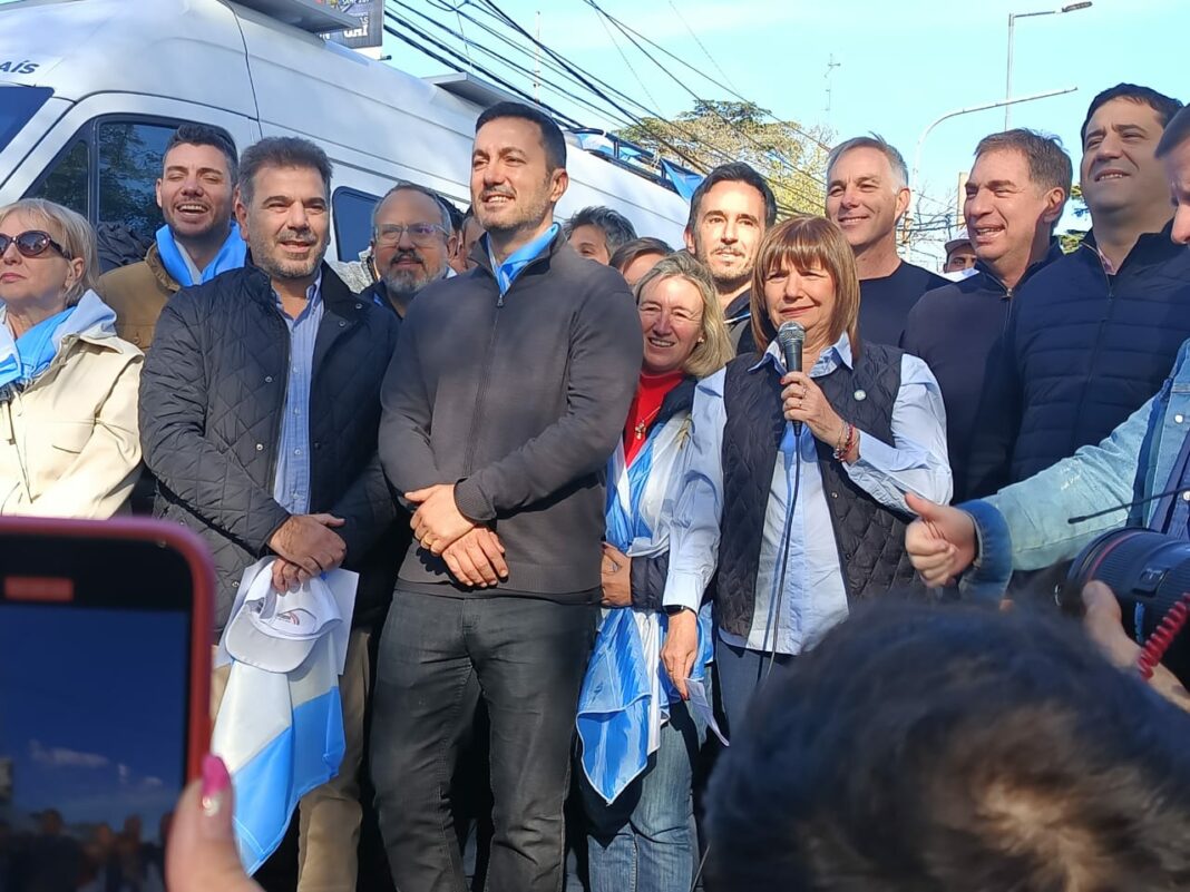 A pocas horas de darle inicio a su campaña electoral, Bullrich criticó la estrategia política de Milei de cara a octubre.