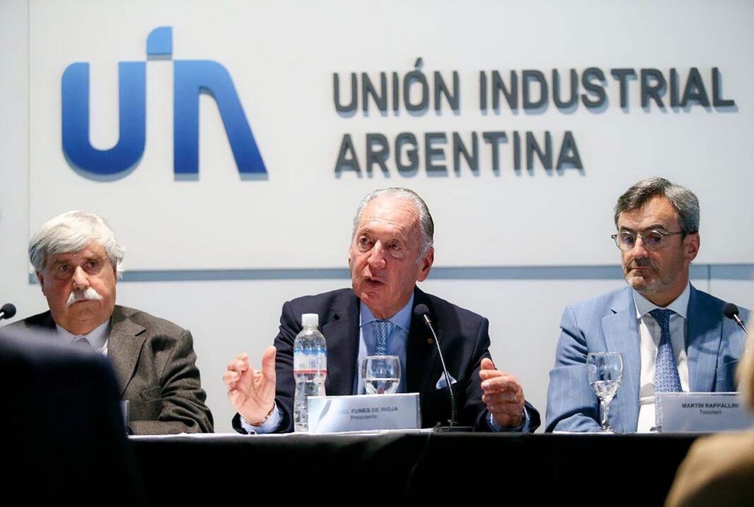 La UIA realizó una encuesta a 500 empresas que, en su mayoría, mostraron una baja en la producción y en ventas.