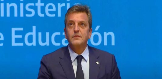 Sergio Massa presentó el proyecto de ley de financiamiento educativo y apuntó contra la oposición: "Están para el psiquiatra".