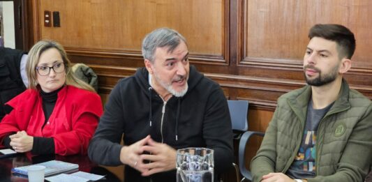 Los gremios de estatales, UPCN y ATE, se reúnen con el Gobierno para discutir paritarias después del cuarto intermedio.