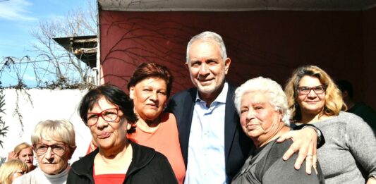 El ministro de Justicia y Derechos Humanos y candidato a intendente de La Plata, Julio Alak, participó este sábado de una capacitación en seguridad para adultos mayores.