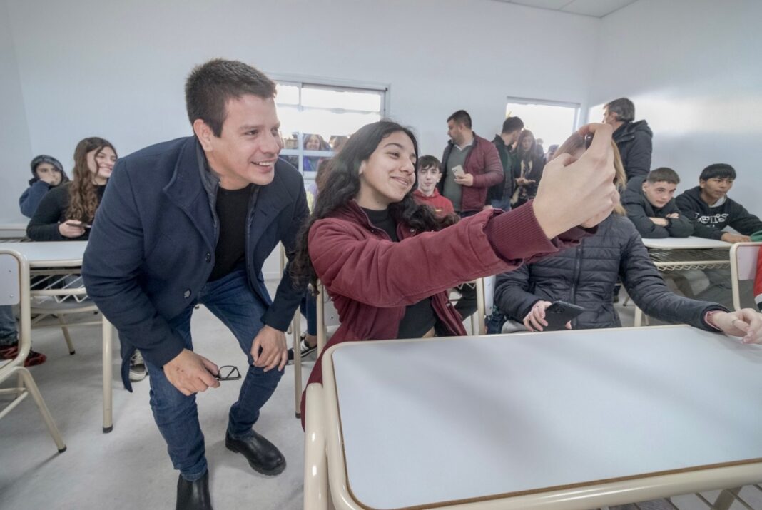 El intendente del Partido de La Costa, Cristian Cardozo, inauguró cuatro aulas en la Escuela Técnica N°1 de Santa Teresita.