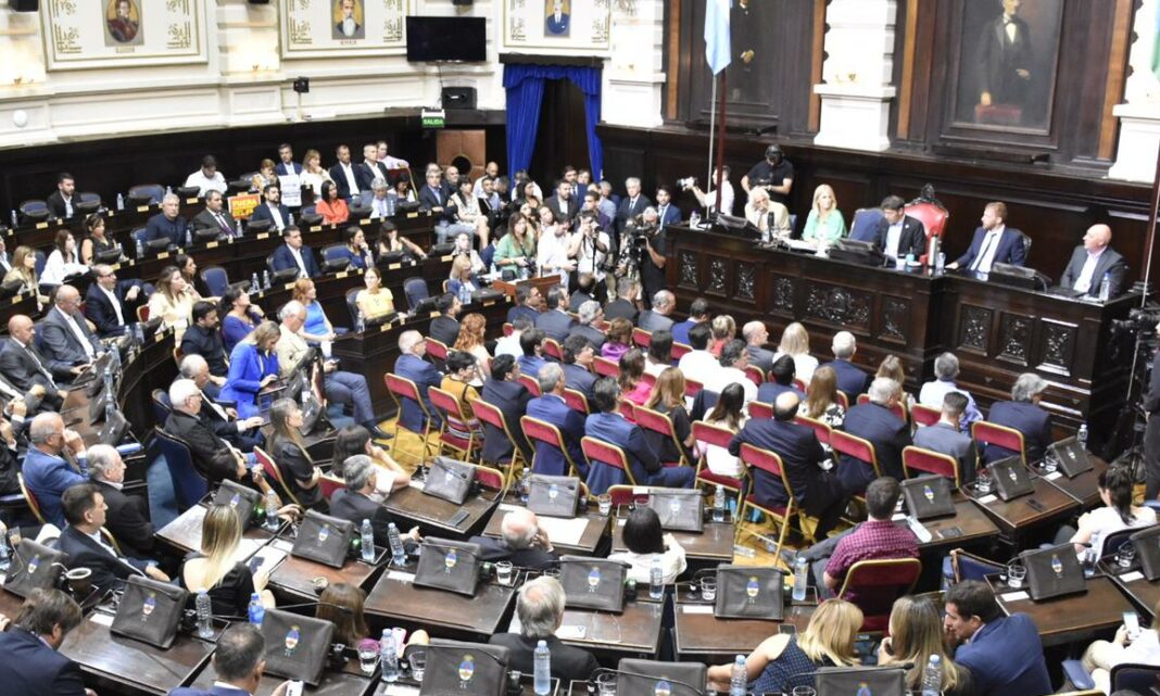 Legisladores opositores apuntaron contra Kicillof tras el fallo que obligará al Estado a pagar una indemnización por la nacionalización de YPF.