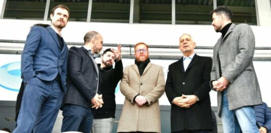 El candidato a intendente de La Plata, Julio Alak, recorrió junto a una delegación de FIFA el Estadio Único, una de las posibles sedes del mundial 2030.