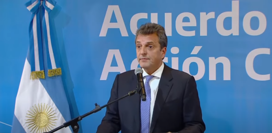 El ministro de Economía, Sergio Massa, cerró una jornada de discusión sobre desarrollo económico y cambio climático y apuntó contra Milei.