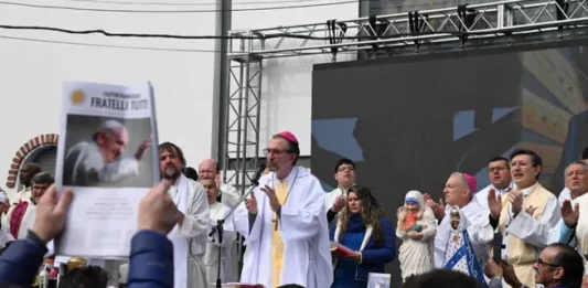 Curas villeros realizaron una misa en repudio de los insultos de Javier Milei al Papa Francisco. "Endiosar el mercado lleva a la deshumanización", advirtieron.