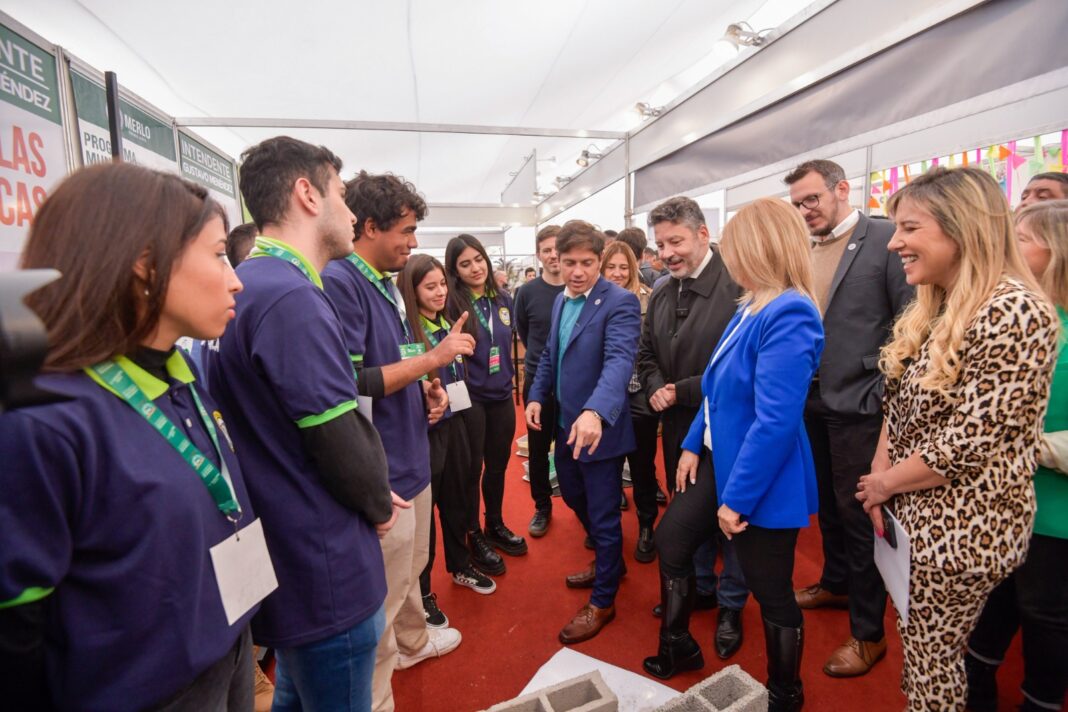 El gobernador de la provincia de Buenos Aires, Axel Kicillof, encabezó un conclave con empresarios bonaerenses en Merlo.