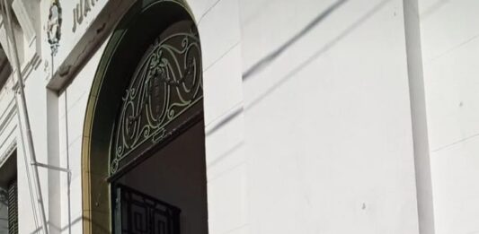 Luego de que vandalizarán varias escuelas de La Plata, docentes llevaron adelante una contracampaña para reivindicar la ESI.