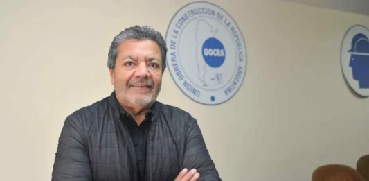 El líder de la UOCRA y referente de la CGT, Gerardo Martínez, mantuvo una reunión en secreto con Milei. De qué hablaron.