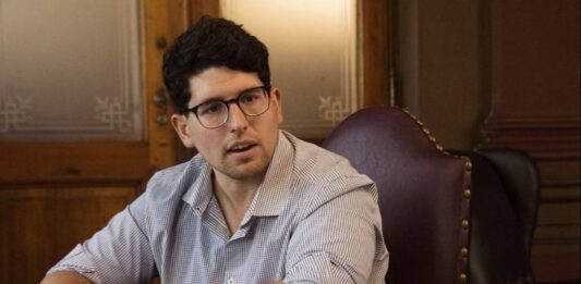 El intendente de Florentino Ameghino Nahuel Mittelbach salió al rescate de 60 despidos con un paquete de medidas y un novedoso “ATE municipal”.