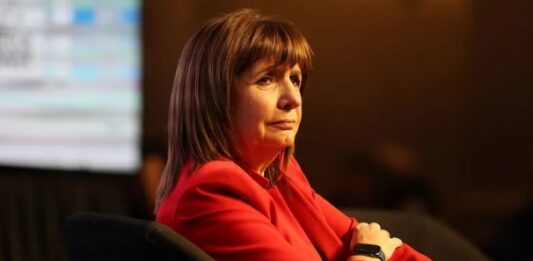 La candidata presidencial de Juntos por el Cambio, Patricia Bullrich, observa con atención las elecciones en Santa Fe, Chaco y Mendoza, que ocurrirán este septiembre.