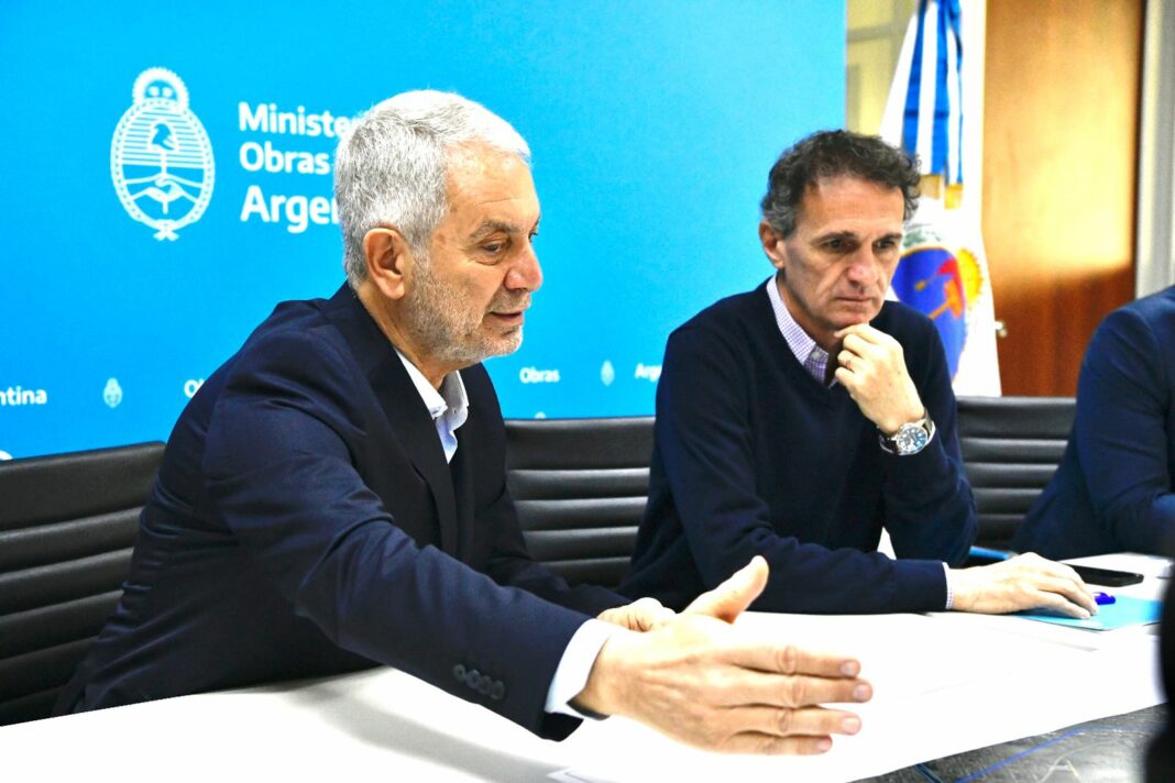 El ministro de Justicia y candidato a intendente, Julio Alak, acordó junto a su par de Nación, Gabriel Katopodis, asistencia financiera para obras hídricas en Villa Castells.