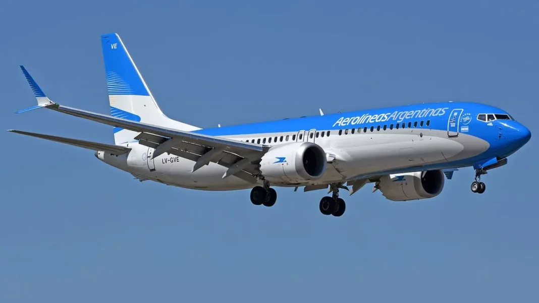 El Gobierno anunció que los jubilados tendrán 20% de descuento en los viajes de Aerolíneas Argentinas.