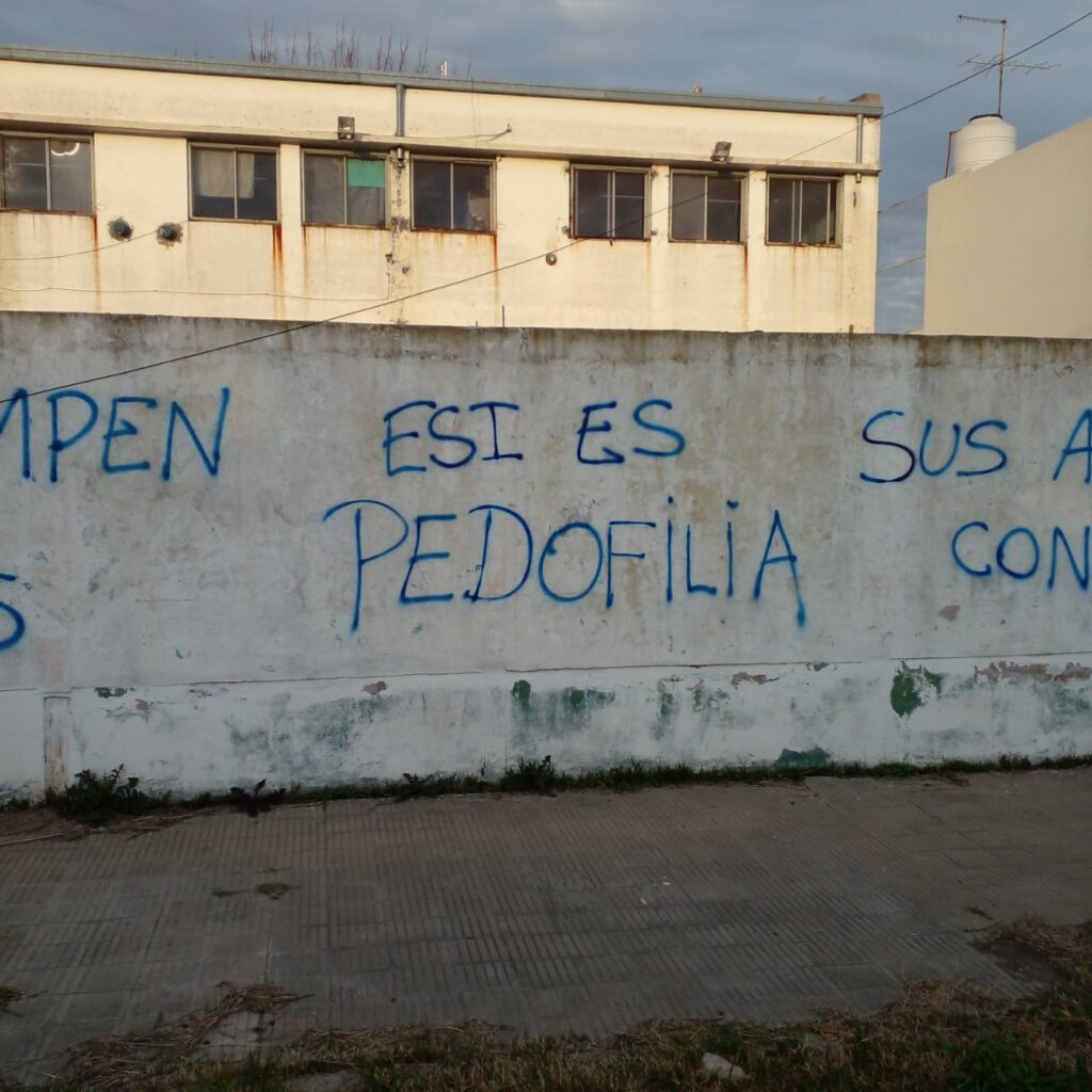 Una de las pintadas contra la ESI en las escuelas de La Plata.