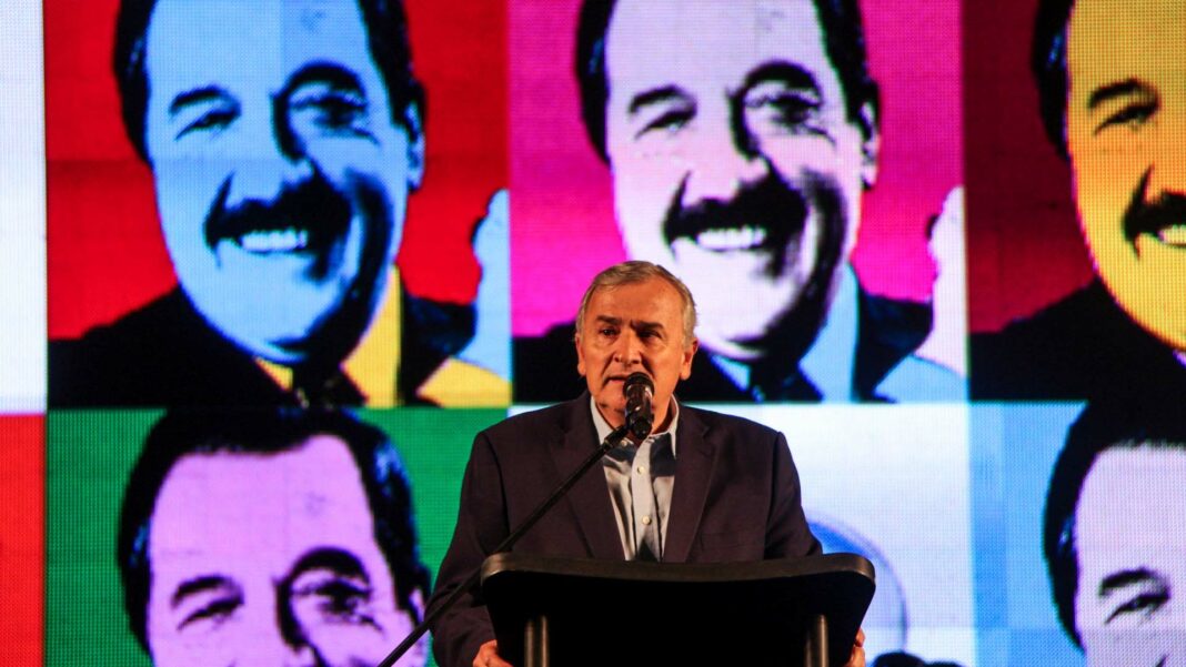 En un acto de los radicales, a 40 años de la elección de 1983, Morales le respondió a Macri y aseguró que hará lo que sea para que pierda Milei.