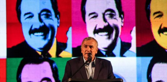 En un acto de los radicales, a 40 años de la elección de 1983, Morales le respondió a Macri y aseguró que hará lo que sea para que pierda Milei.