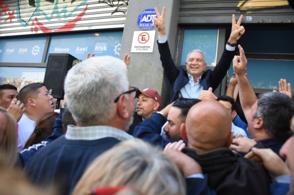 La Plata. Alak celebró con traje de intendente.
