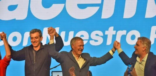 El excandidato presidencial, Juan Schiaretti, tuvo una nula presencia en las elecciones bonaerenses. Enterate cómo les fue a sus cuatro candidatos a intendente.