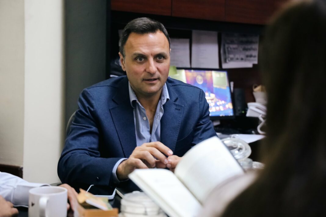 El consultor político y exdiputado bonaerense, Daniel Ivoskus, analizó los errores y aciertos de las campañas de Sergio Massa y Javier Milei y el escenario de las próximas tres semanas claves rumbo al balotaje. “Si la tendencia continúa así, la diferencia va a ser amplia”, vaticinó.